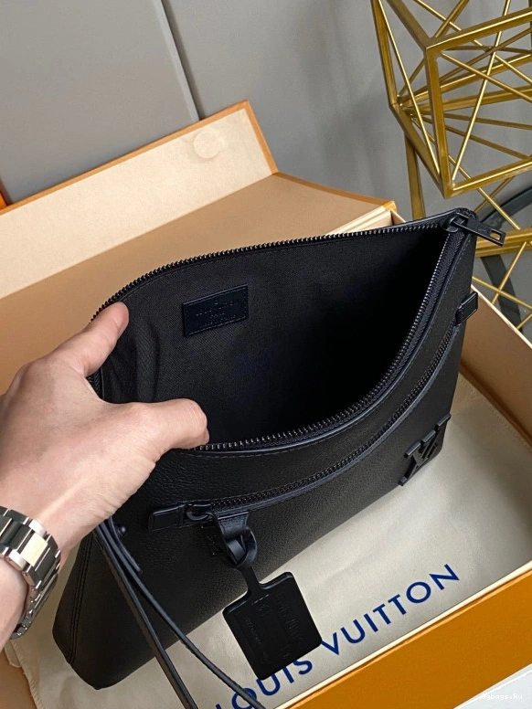 POUCH IPAD LOUIS VUITTON 0122